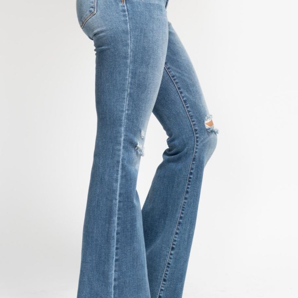 JUDY BLUE NWT
Indie Mid Rise Flare Jeans-Button Fly - Picture 6 of 8